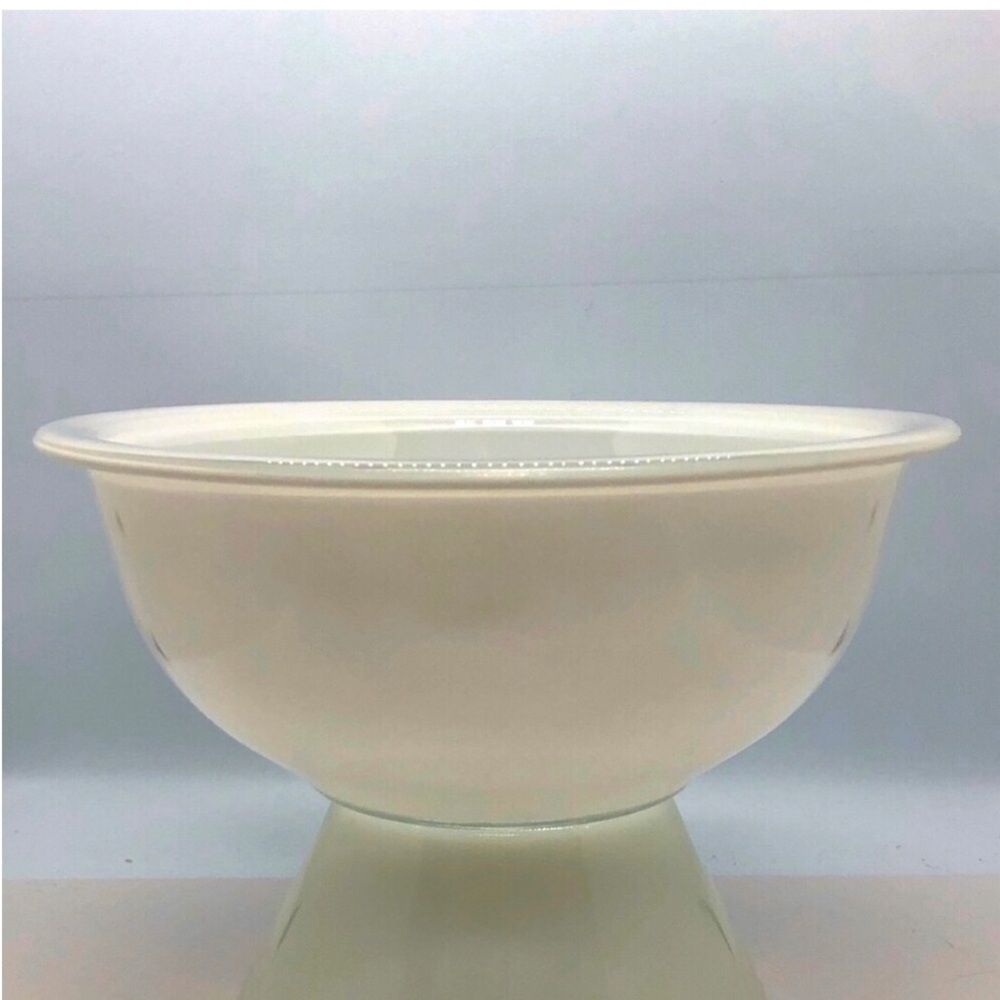 Pyrex White Glass Bowl (323)